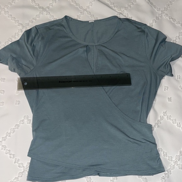 Lululemon (Size 2?)  Short Sleeve Shirt - Picture 8 of 9